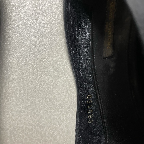 elegant used shoes can be worn with jeans or with appropriately worn dresses/ - Picture 5 of 7